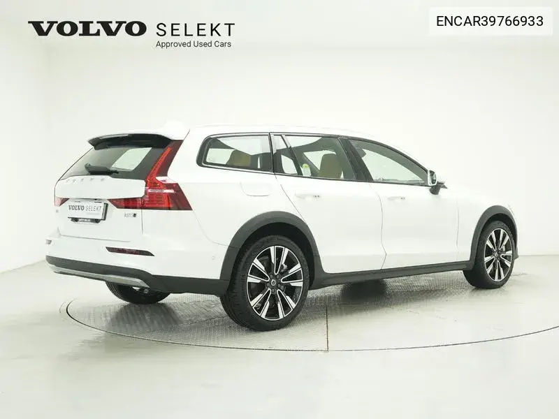 V60 Cross Country 2Nd Generation B5 Ultimate Awd VIN: ENCAR39766933 Lot: 39766933