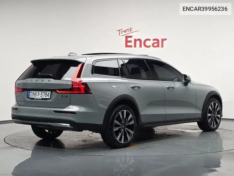 V60 Cross Country 2Nd Generation B5 Ultimate Awd VIN: ENCAR39956236 Lot: 39956236