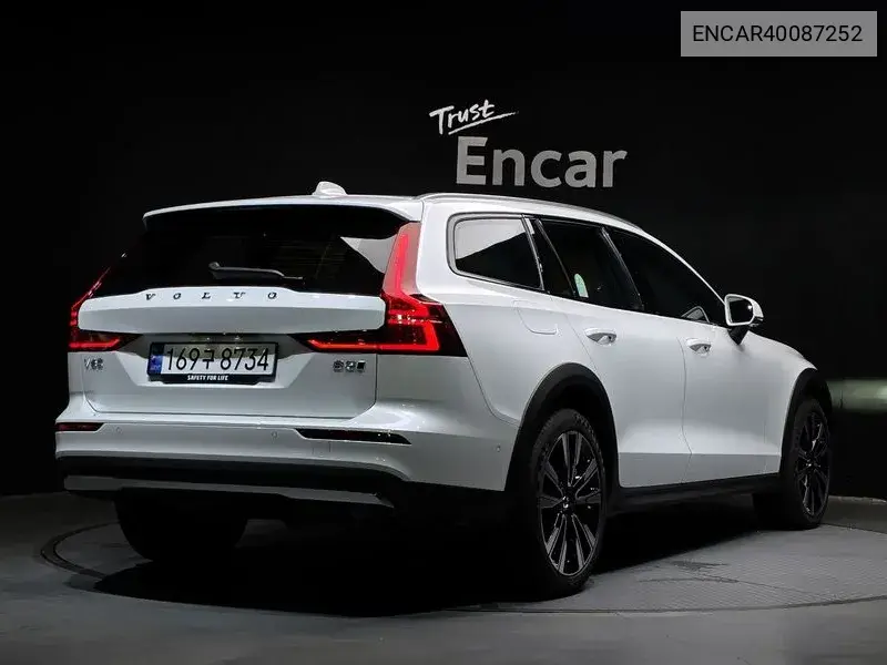 V60 Cross Country 2Nd Generation B5 Ultimate Awd VIN: ENCAR40087252 Lot: 40087252