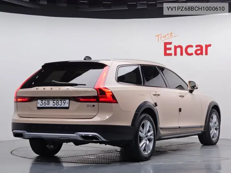 V90 Cross Country D5 Awd VIN: YV1PZ68BCH1000610 Lot: 39815053
