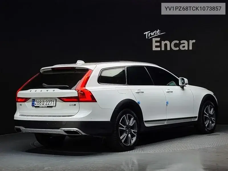V90 Cross Country D5 Pro Awd VIN: YV1PZ68TCK1073857 Lot: 39649627