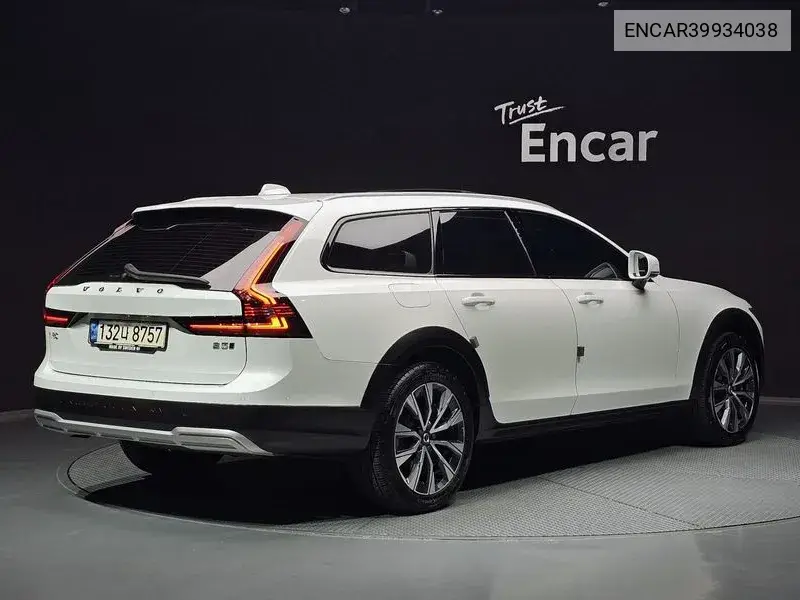 V90 Cross Country B5 Pro Awd VIN: ENCAR39934038 Lot: 39934038