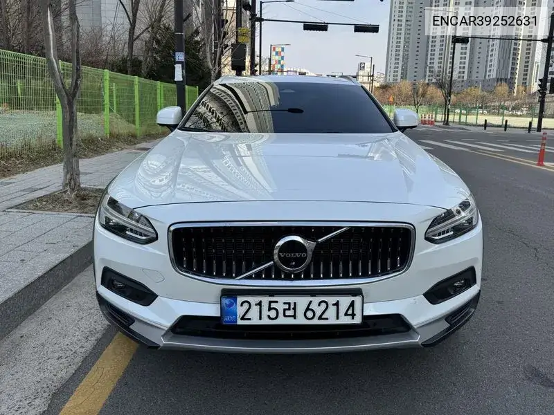 V90 Cross Country B5 Ultimate Awd VIN: ENCAR39252631 Lot: 39252631