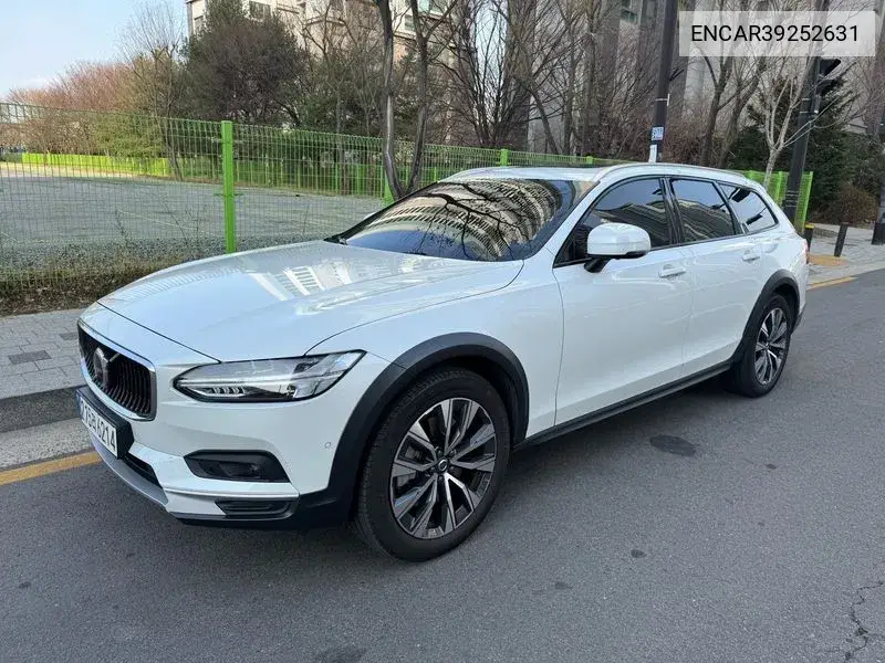 V90 Cross Country B5 Ultimate Awd VIN: ENCAR39252631 Lot: 39252631