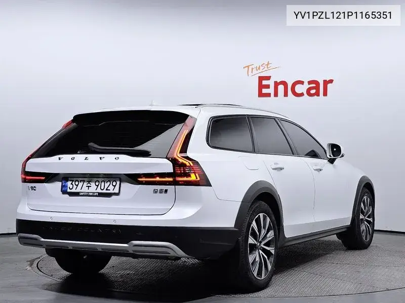 V90 Cross Country B5 Ultimate Awd VIN: YV1PZL121P1165351 Lot: 39020607