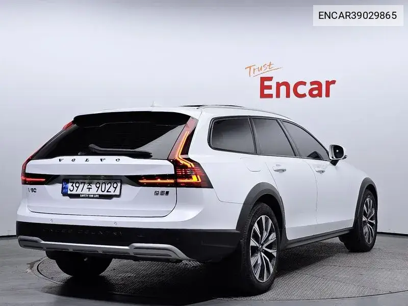 V90 Cross Country B5 Ultimate Awd VIN: ENCAR39029865 Lot: 39029865