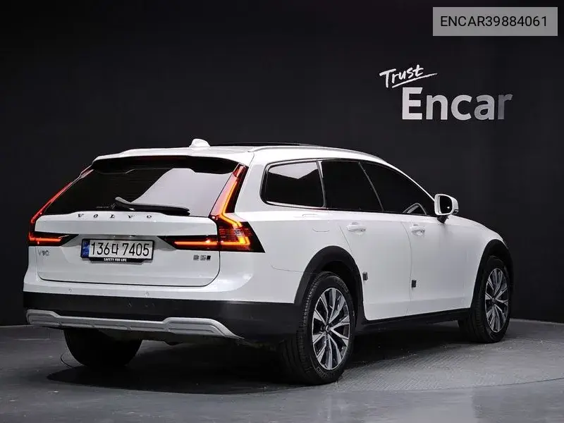 V90 Cross Country B5 Ultimate Awd VIN: ENCAR39884061 Lot: 39884061