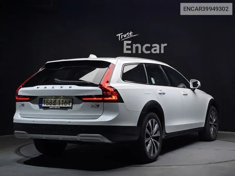 V90 Cross Country B5 Ultimate Awd VIN: ENCAR39949302 Lot: 39949302