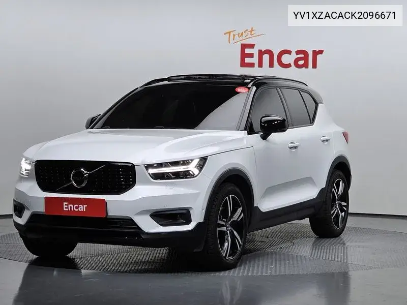 Xc40 T4 R-Design VIN: YV1XZACACK2096671 Lot: 39626912