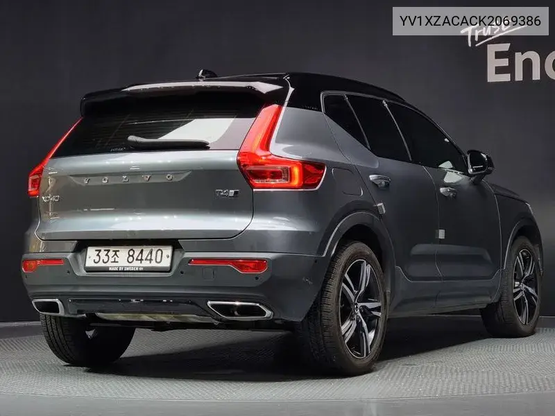 Xc40 T4 R-Design VIN: YV1XZACACK2069386 Lot: 39992000