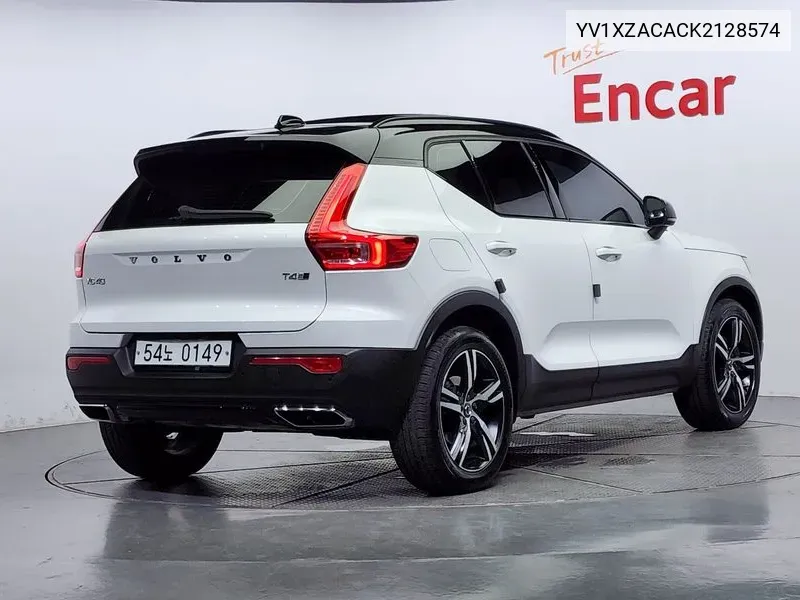 Volvo Xc40 T4 R-Design VIN: YV1XZACACK2128574 Lot: 38099902