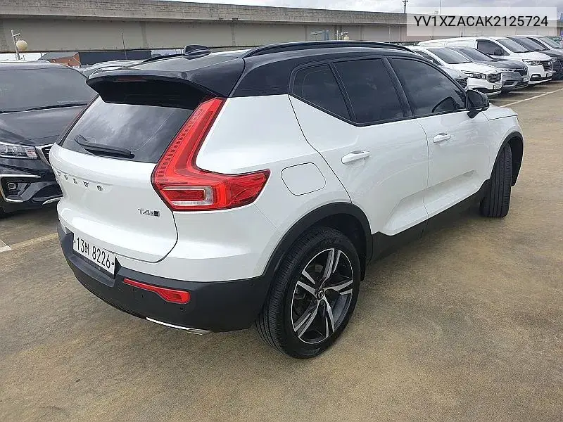 Xc40 T4 R-Design VIN: YV1XZACAK2125724 Lot: 39880859