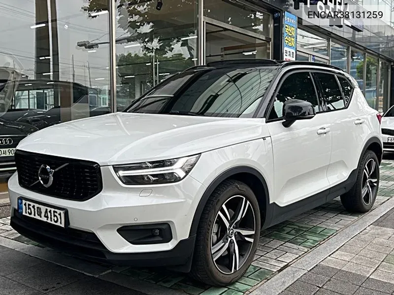 Volvo Xc40 B4 R-Design VIN: ENCAR38131259 Lot: 38131259