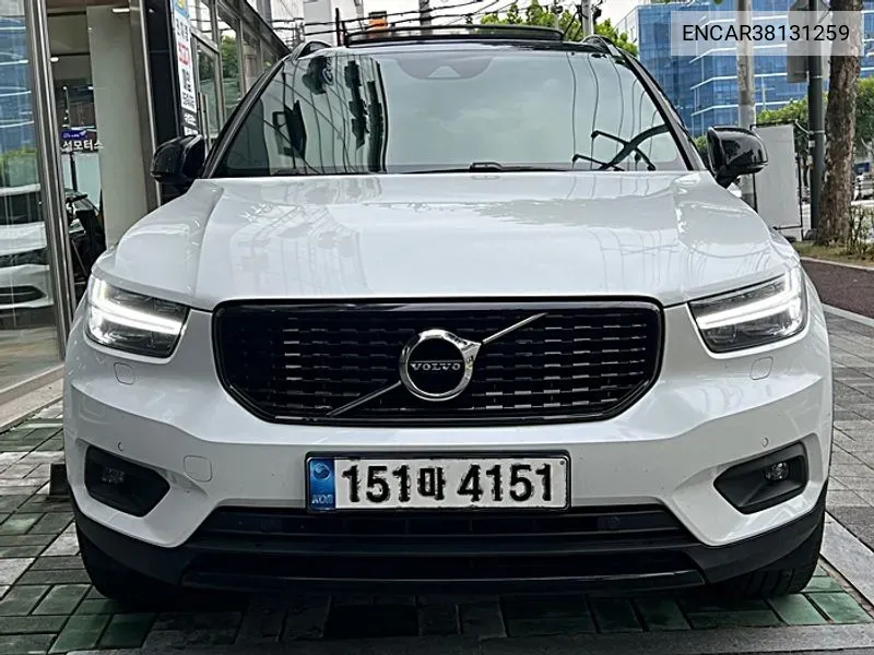 Volvo Xc40 B4 R-Design VIN: ENCAR38131259 Lot: 38131259