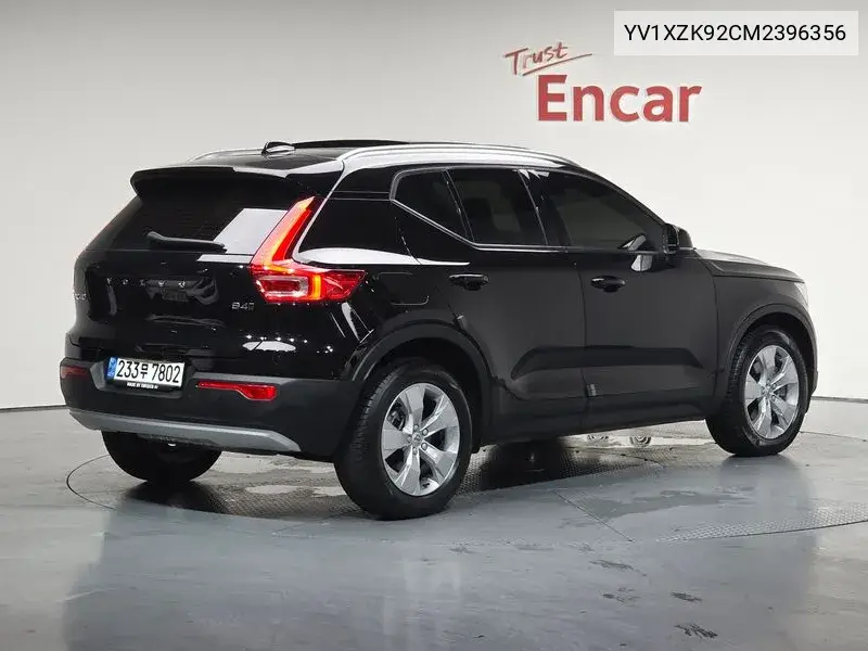 Xc40 B4 Momentum VIN: YV1XZK92CM2396356 Lot: 39927361