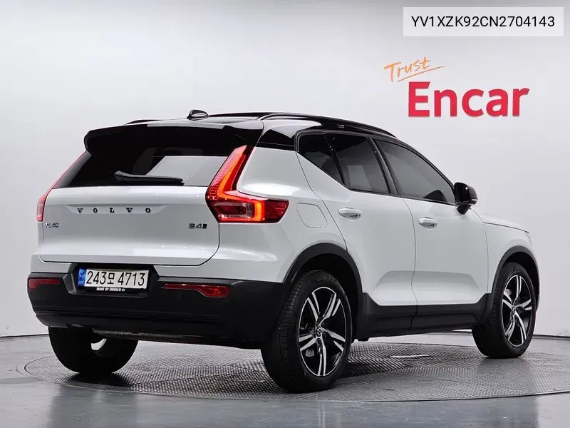 Volvo Xc40 B4 R-Design VIN: YV1XZK92CN2704143 Lot: 38131086