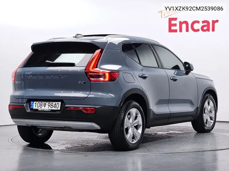 Xc40 B4 Momentum VIN: YV1XZK92CM2539086 Lot: 39980398