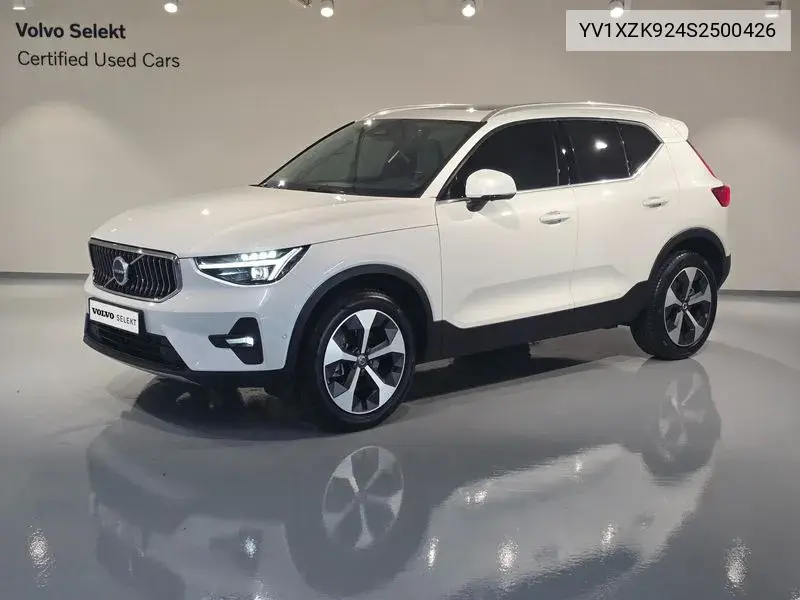 Xc40 B4 Ultra Bright VIN: YV1XZK924S2500426 Lot: 40008362