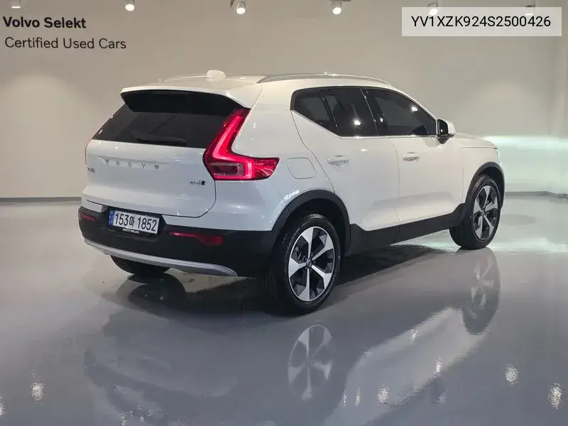 Xc40 B4 Ultra Bright VIN: YV1XZK924S2500426 Lot: 40008362