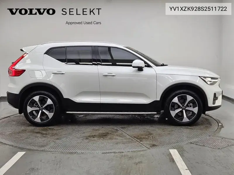 Xc40 B4 Ultra Bright VIN: YV1XZK928S2511722 Lot: 39949148