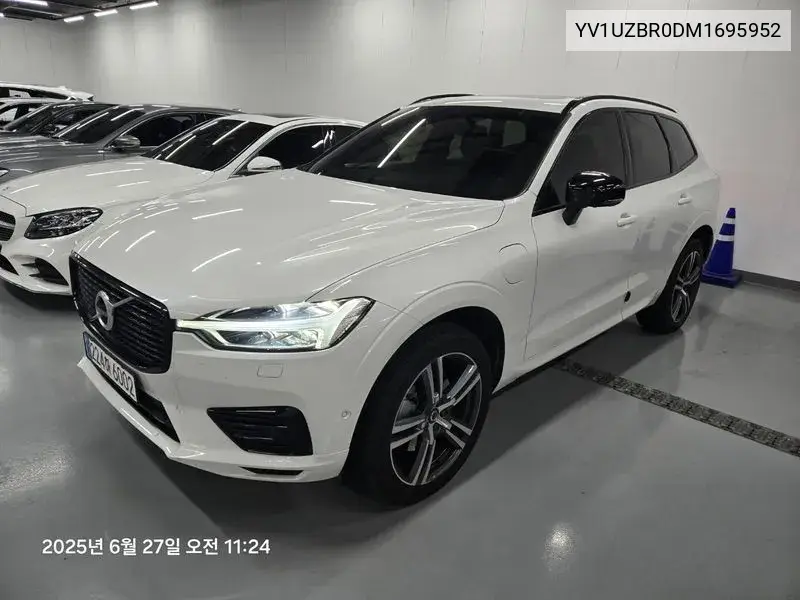 Xc60 2Nd Generation T8 R-Design VIN: YV1UZBR0DM1695952 Lot: 39965574