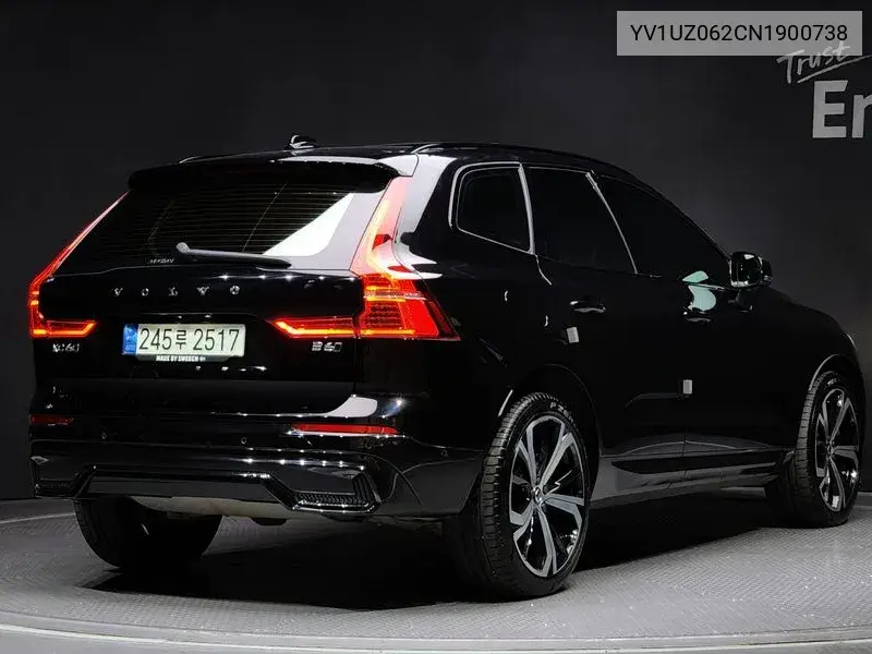 Xc60 2Nd Generation B6 R-Design VIN: YV1UZ062CN1900738 Lot: 39953260