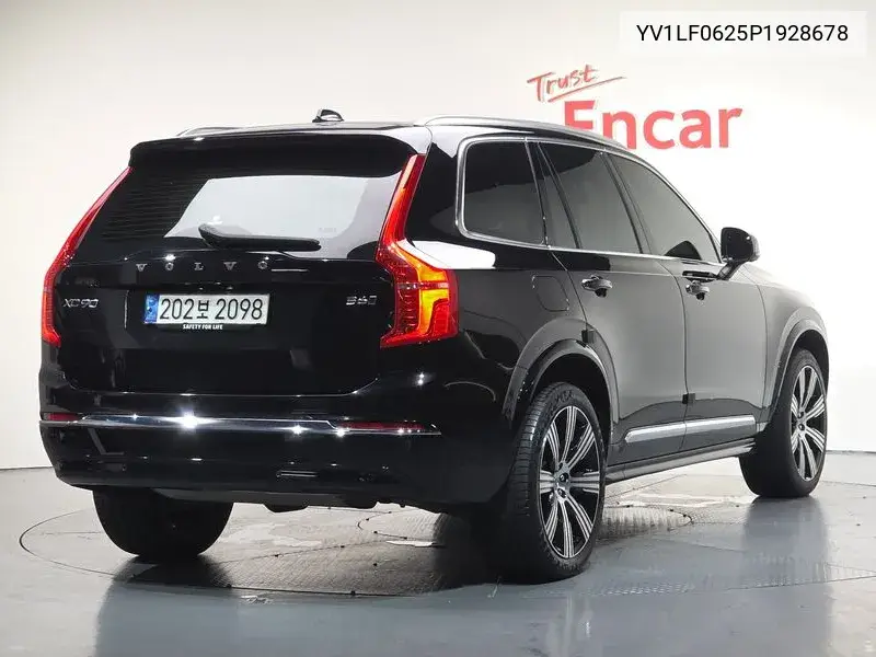 Xc90 2Nd Generation B6 Ultimate Bright VIN: YV1LF0625P1928678 Lot: 40068161