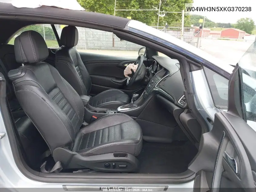 2019 Buick Cascada Premium VIN: W04WH3N5XKG370238 Lot: 42354357