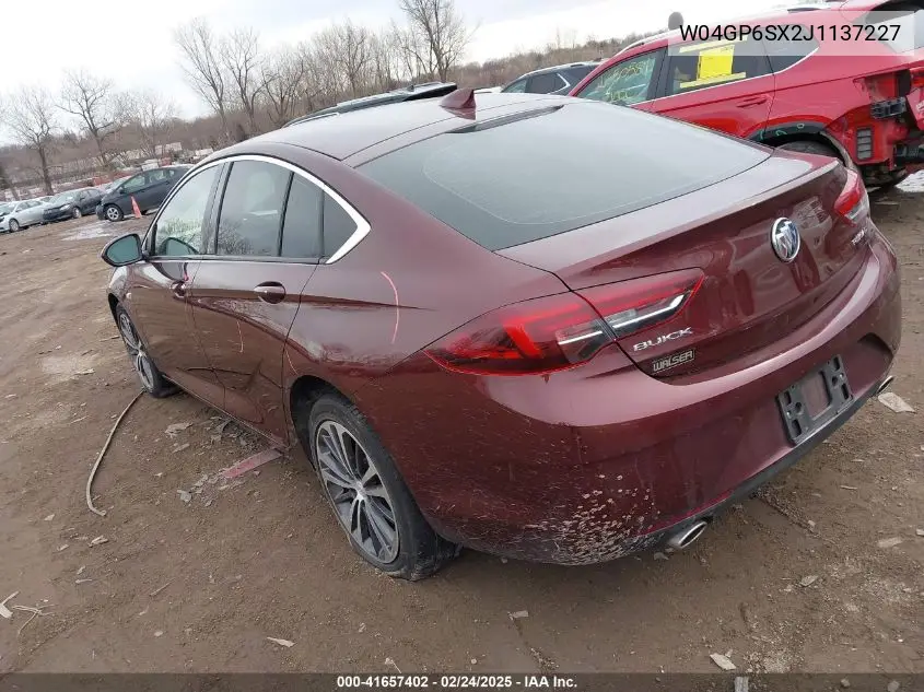 2018 Buick Regal Sportback Essence VIN: W04GP6SX2J1137227 Lot: 41657402