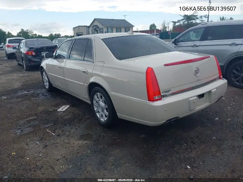 2011 Cadillac Dts Standard VIN: 1G6KA5E65BU139507 Lot: 42236497