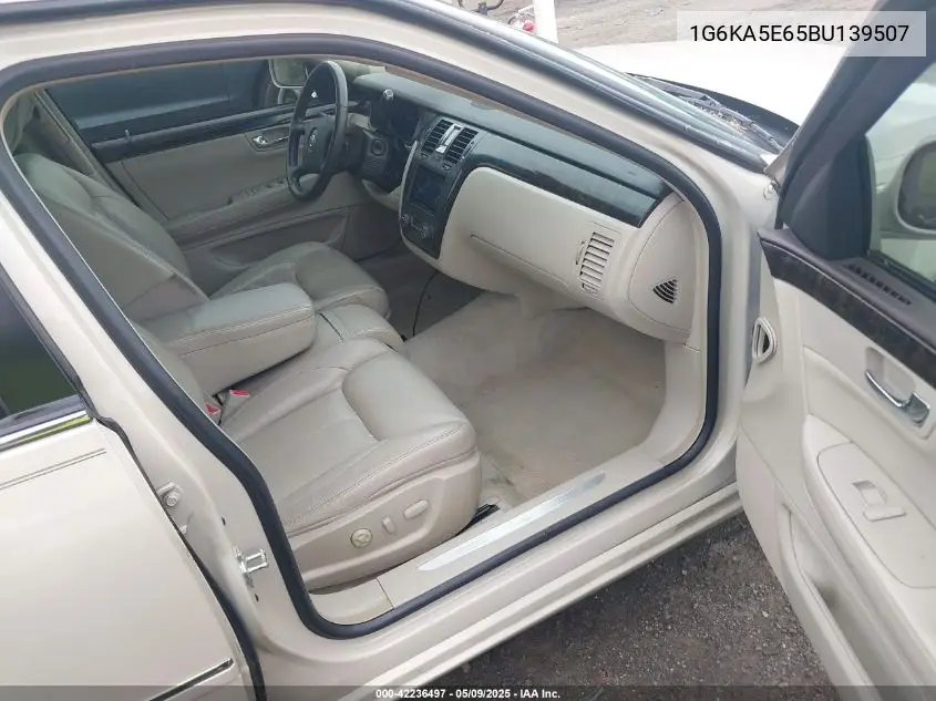 2011 Cadillac Dts Standard VIN: 1G6KA5E65BU139507 Lot: 42236497