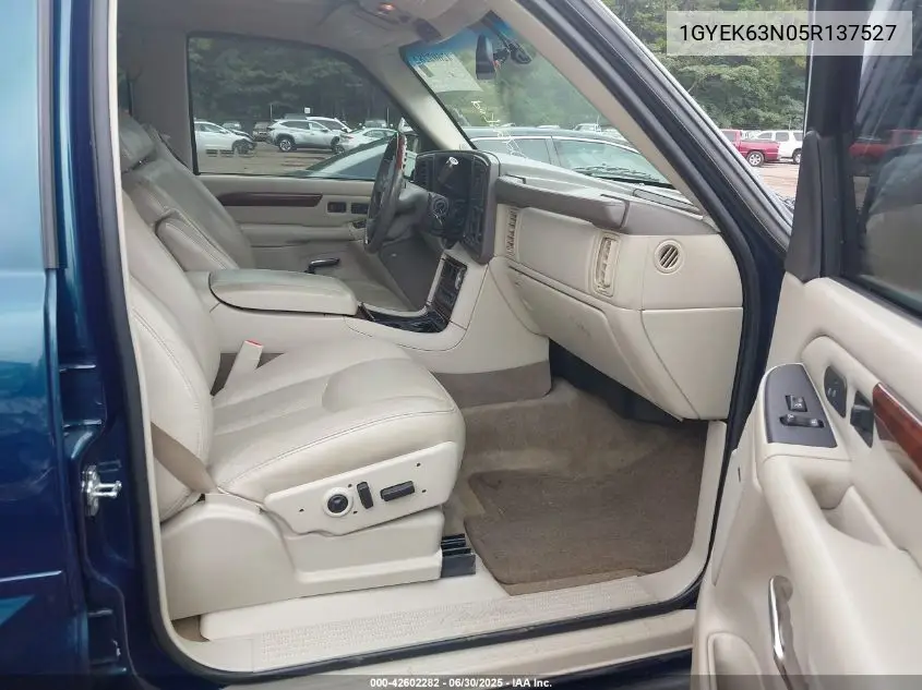 2005 Cadillac Escalade Standard VIN: 1GYEK63N05R137527 Lot: 42602282