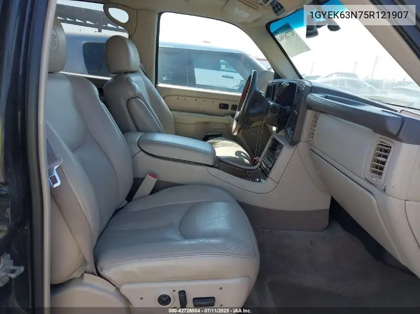 2005 Cadillac Escalade Standard VIN: 1GYEK63N75R121907 Lot: 42726504