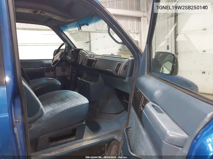 1995 Chevrolet Astro VIN: 1GNEL19W2SB250140 Lot: 42444196