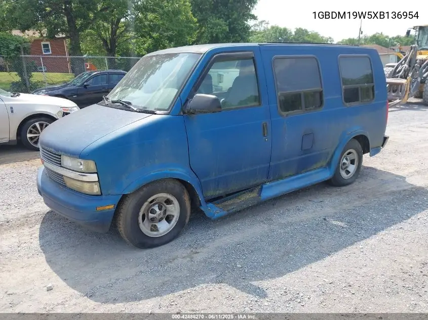1999 Chevrolet Astro Upfitter Pkg. VIN: 1GBDM19W5XB136954 Lot: 42488270