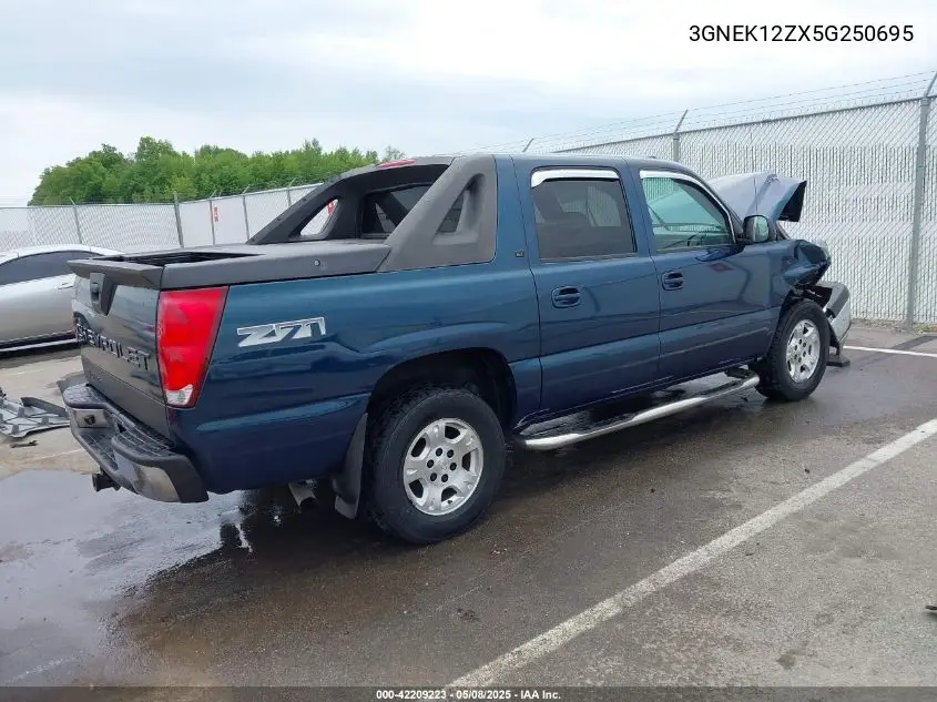 2005 Chevrolet Avalanche 1500 Z71 VIN: 3GNEK12ZX5G250695 Lot: 42209223
