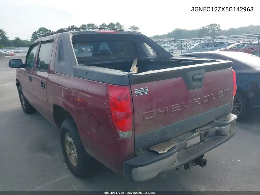 2005 Chevrolet Avalanche C1500 VIN: 3GNEC12ZX5G142963 Lot: 42617722