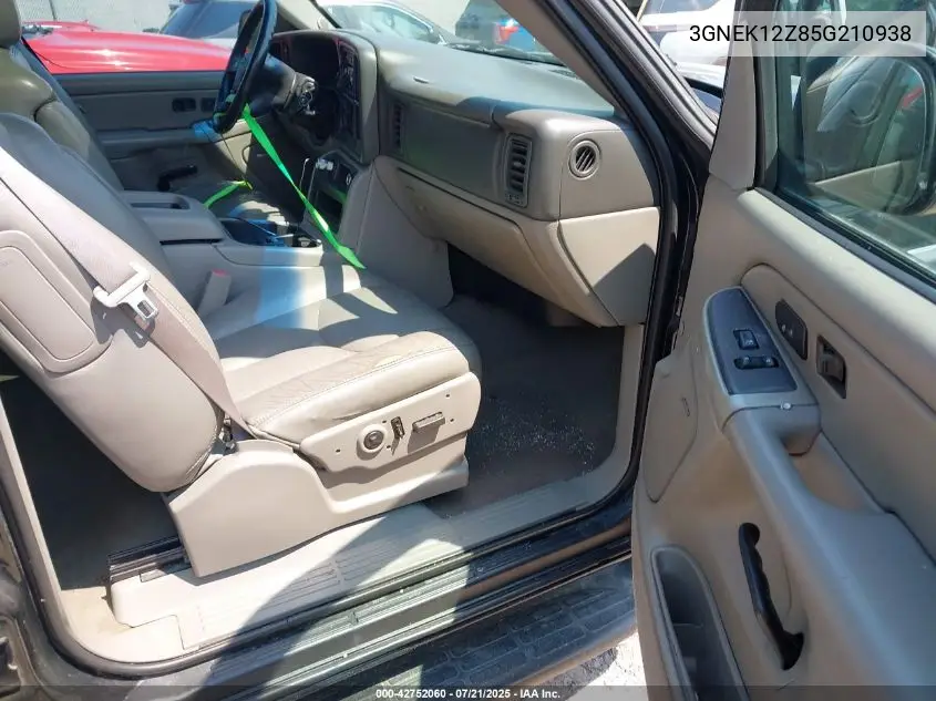 2005 Chevrolet Avalanche 1500 Lt VIN: 3GNEK12Z85G210938 Lot: 42752060