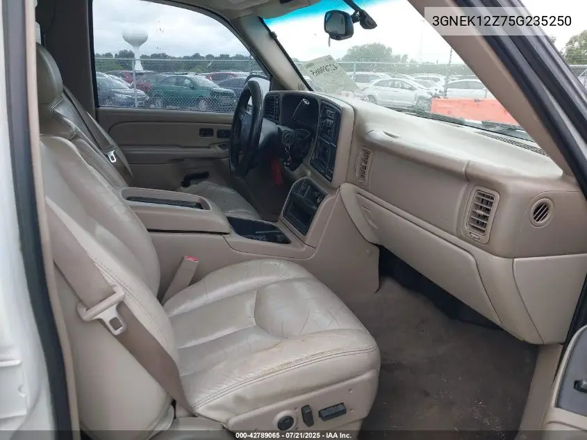 2005 Chevrolet Avalanche 1500 Z71 VIN: 3GNEK12Z75G235250 Lot: 42789065