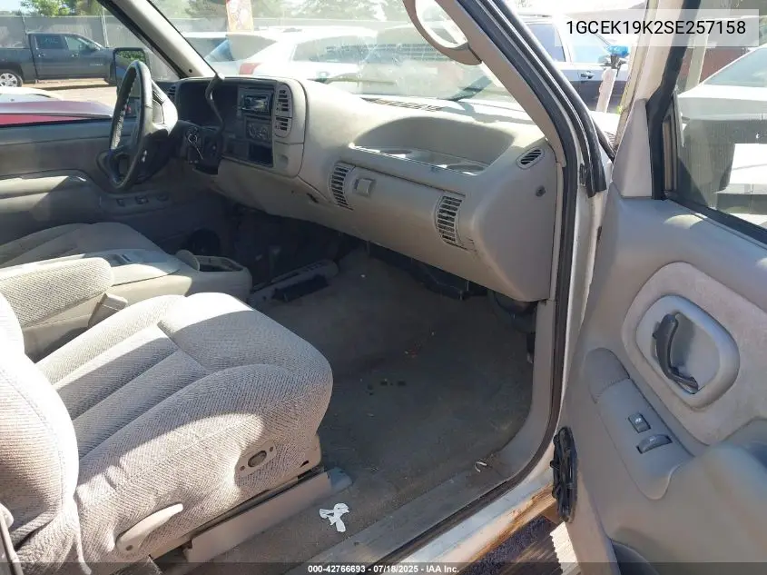 1995 Chevrolet Gmt-400 K1500 VIN: 1GCEK19K2SE257158 Lot: 42766693