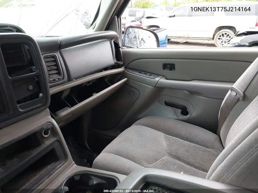2005 Chevrolet Tahoe Ls VIN: 1GNEK13T75J214164 Lot: 42246133