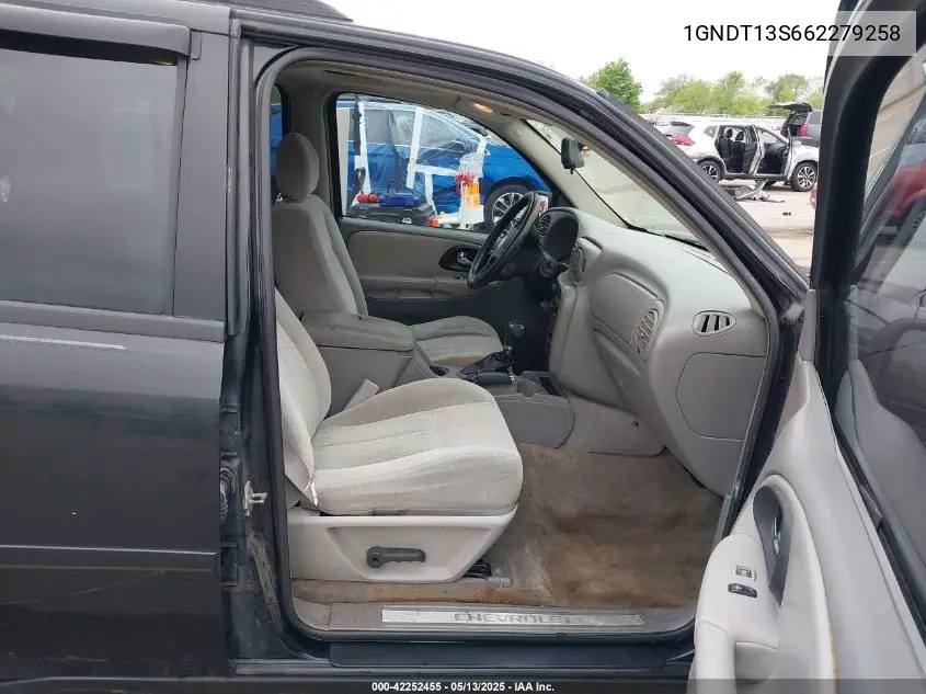 2006 Chevrolet Trailblazer Ls VIN: 1GNDT13S662279258 Lot: 42252455