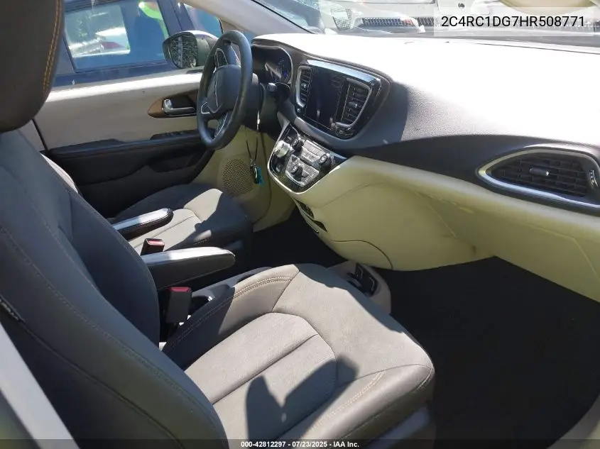 2C4RC1DG7HR508771 2017 Chrysler Pacifica Touring
