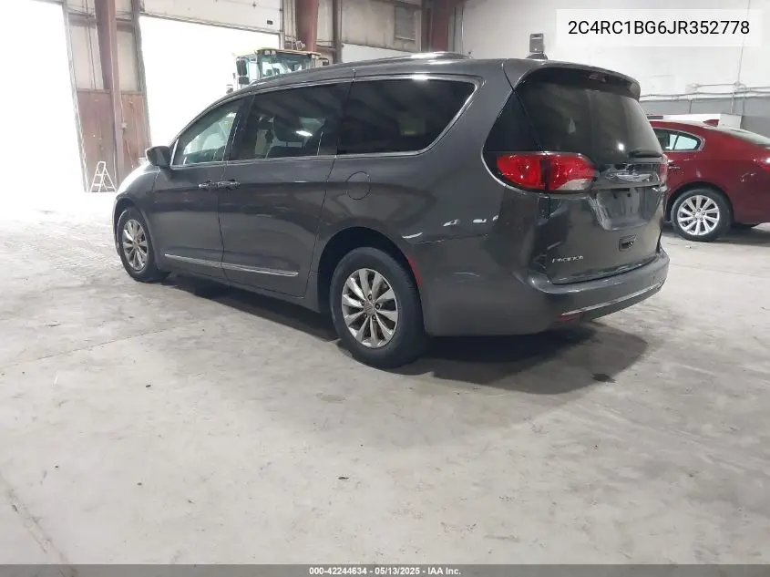 2018 Chrysler Pacifica Touring L VIN: 2C4RC1BG6JR352778 Lot: 42244634