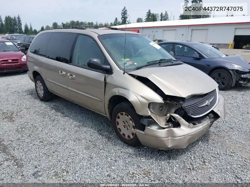 2002 Chrysler Town & Country Lx VIN: 2C4GP44372R747075 Lot: 42580281