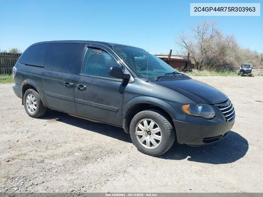 2005 Chrysler Town & Country Lx VIN: 2C4GP44R75R303963 Lot: 42250982