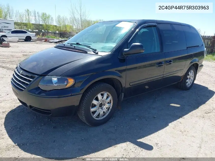 2005 Chrysler Town & Country Lx VIN: 2C4GP44R75R303963 Lot: 42250982