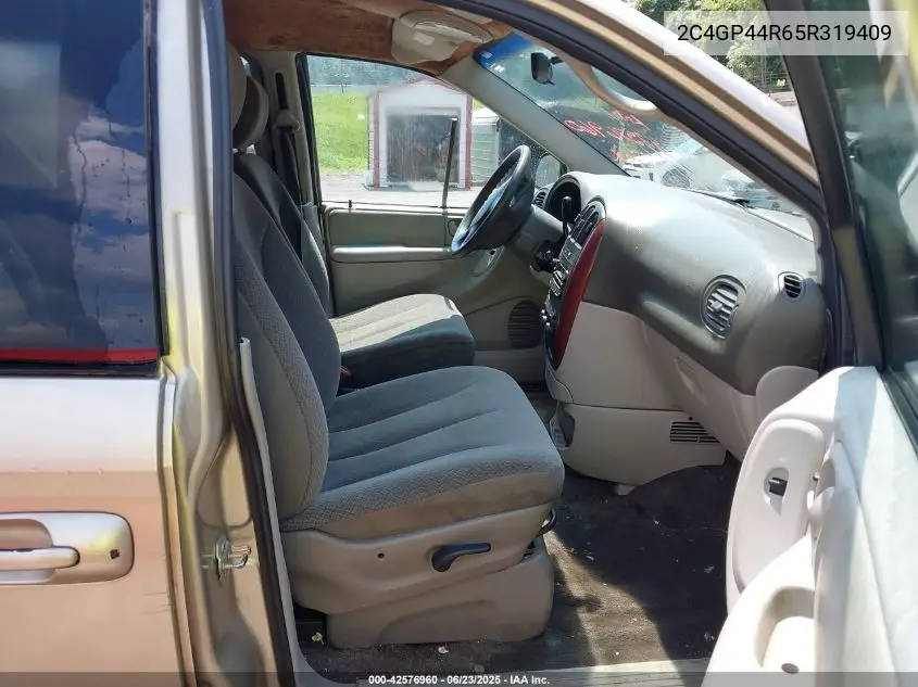 2005 Chrysler Town & Country Lx VIN: 2C4GP44R65R319409 Lot: 42576960