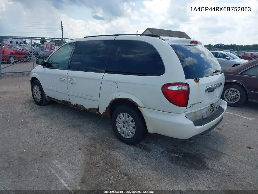 2006 Chrysler Town & Country Lx VIN: 1A4GP44RX6B752063 Lot: 42575040