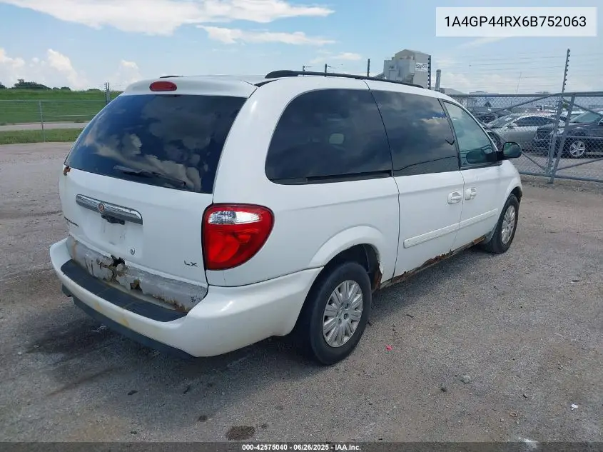 2006 Chrysler Town & Country Lx VIN: 1A4GP44RX6B752063 Lot: 42575040